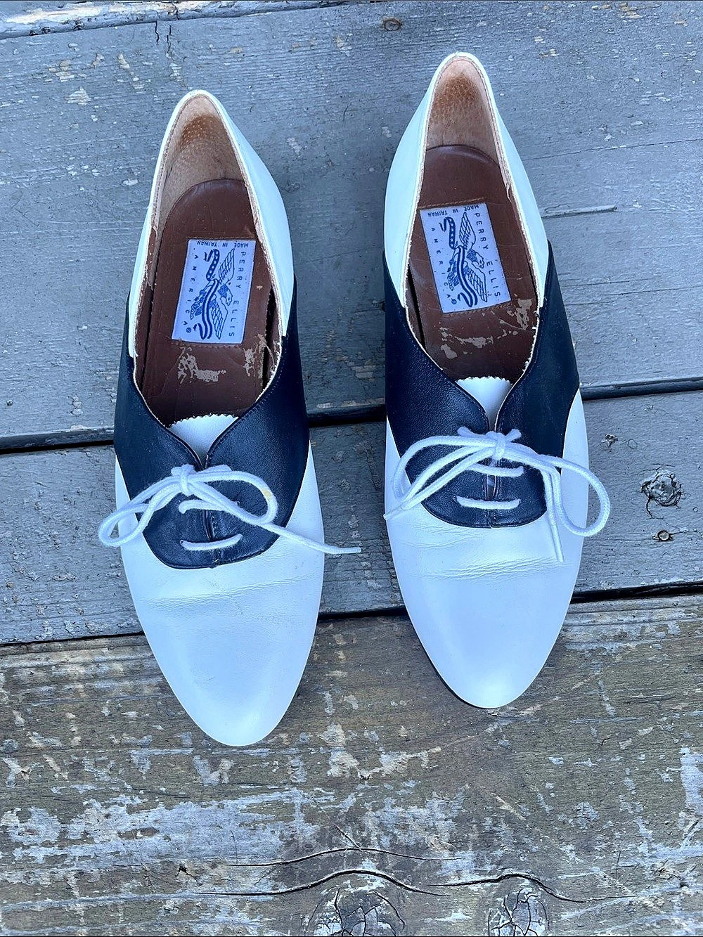 Vintage Perry Ellis BB Color Block Lace-Up Flats in White & Black